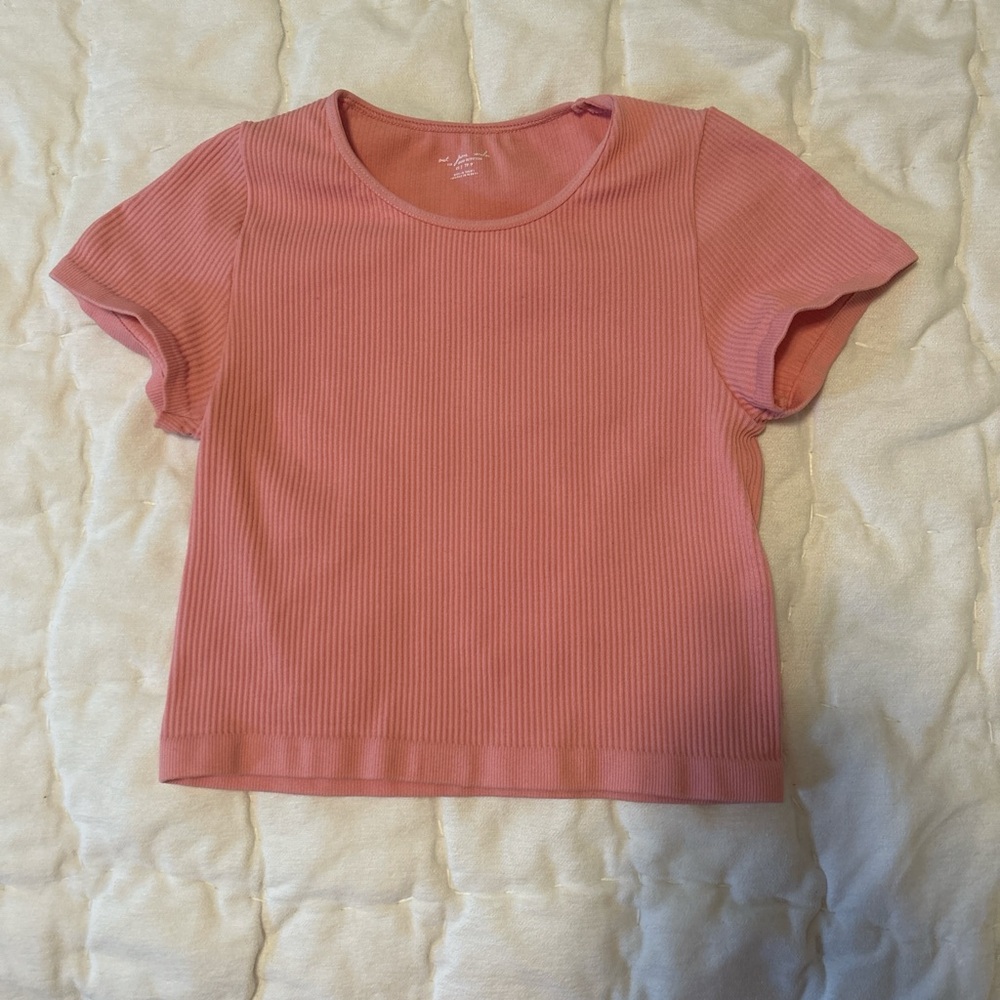 Out from under Urban Outfitters
Pink ribbed t shirt
Xs/small, stretchy